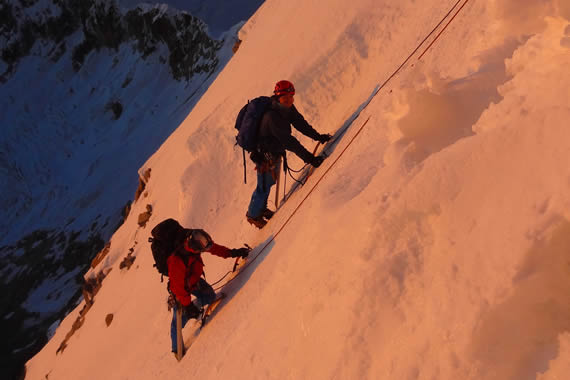 Nevado artesonraju santa cruz Climb