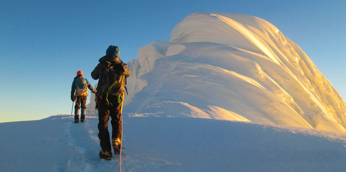 Climbing Nevado climbing-chopicalqui-6days