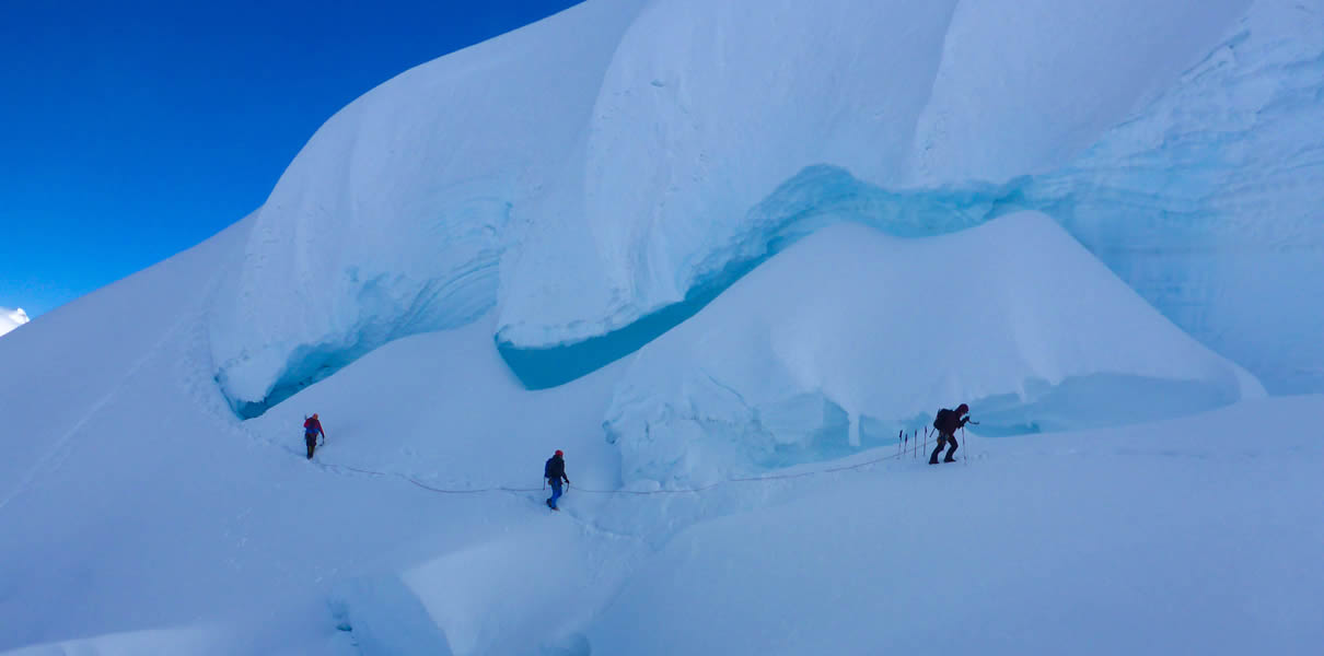 Climbing Nevado chopicalqui