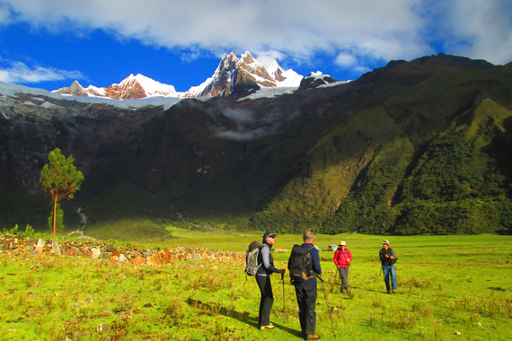 trekking-cedros-vaqueria Climb in the Cordillera Blanca Huaraz Peru